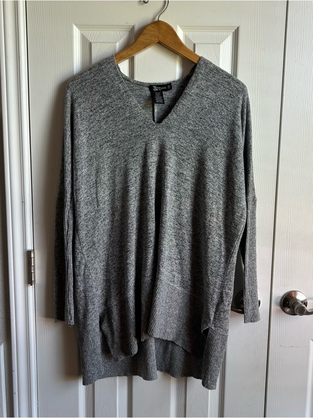 Miss Chievous grey V-neck king sleeve high low layering top